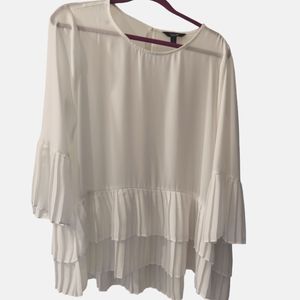Gorgeous Simply Vera Wang White with pleated detail Top Size L